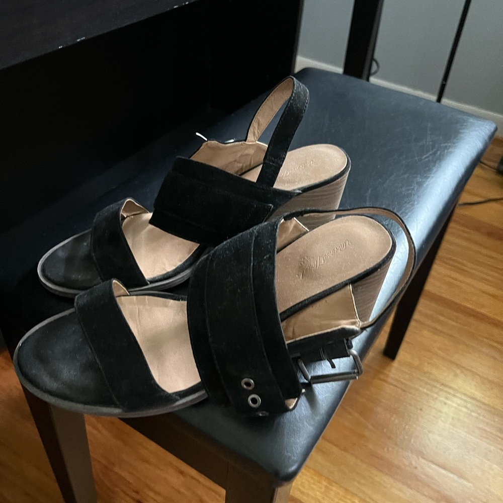 Universal thread black block heels sandals strappy buckles pumps suede 8.5
